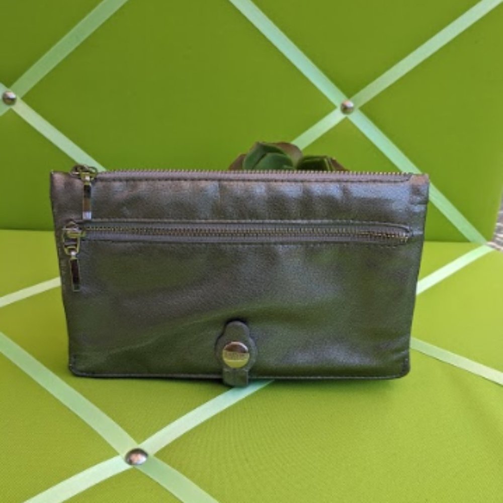 Kenneth Cole Reaction Multi-Pocket Silver Wallet - Picture 3 of 7